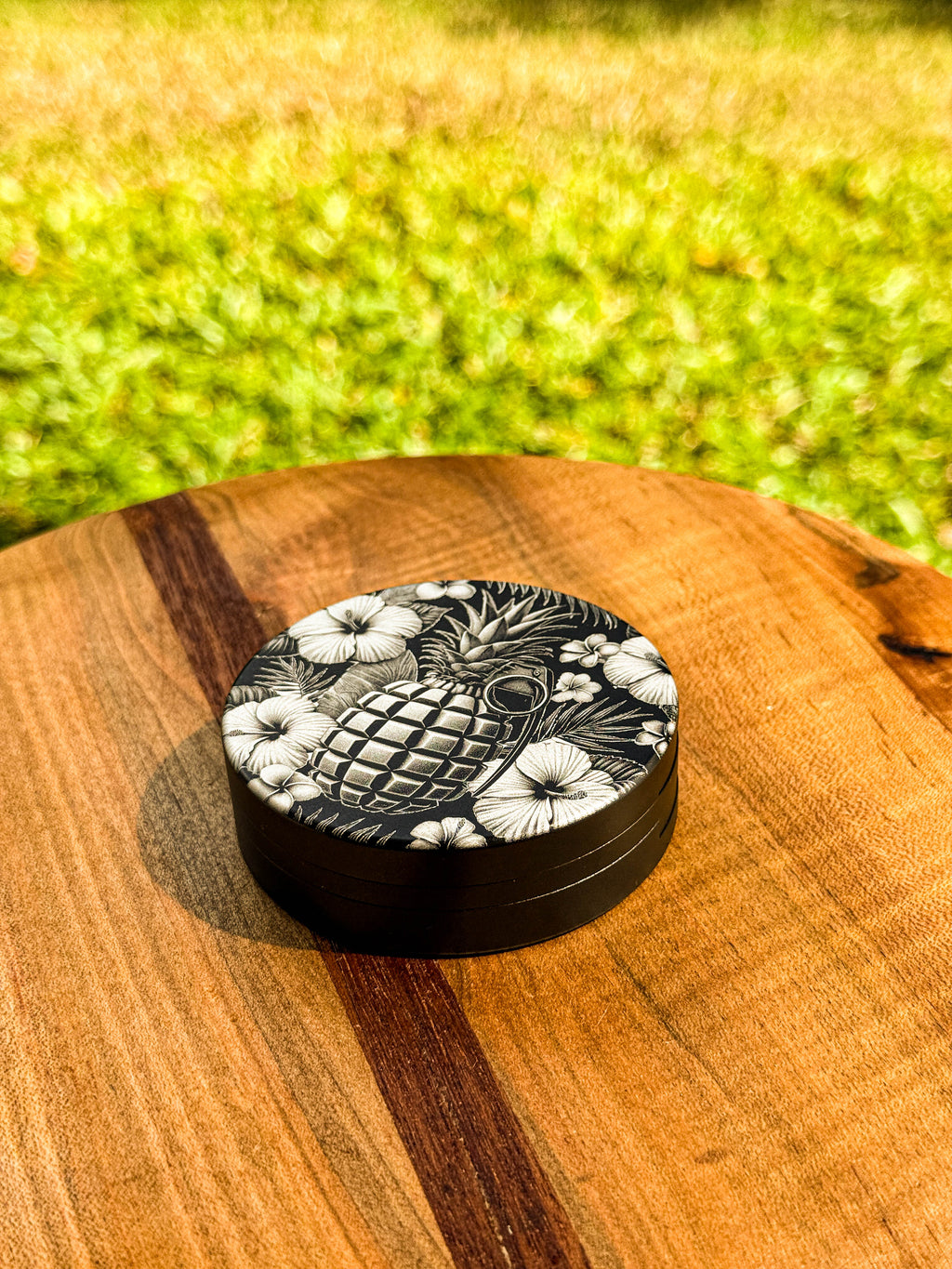 Metal Zyn Can for nicotine pouches with floral and pineapple grenade engraved design. With integrated bottle opener. 