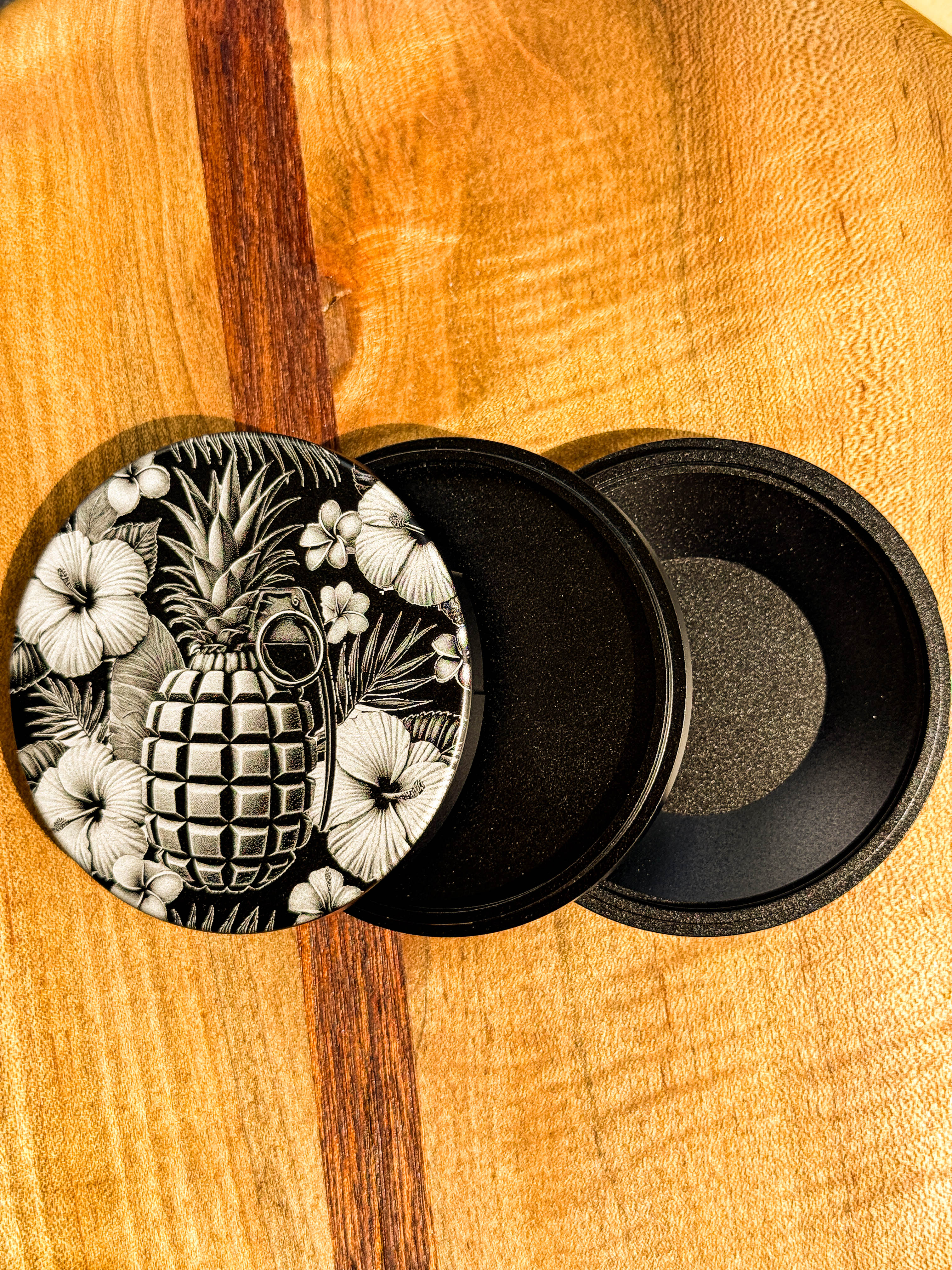 Metal Zyn Can for nicotine pouches with floral and pineapple grenade engraved design. With integrated bottle opener. 