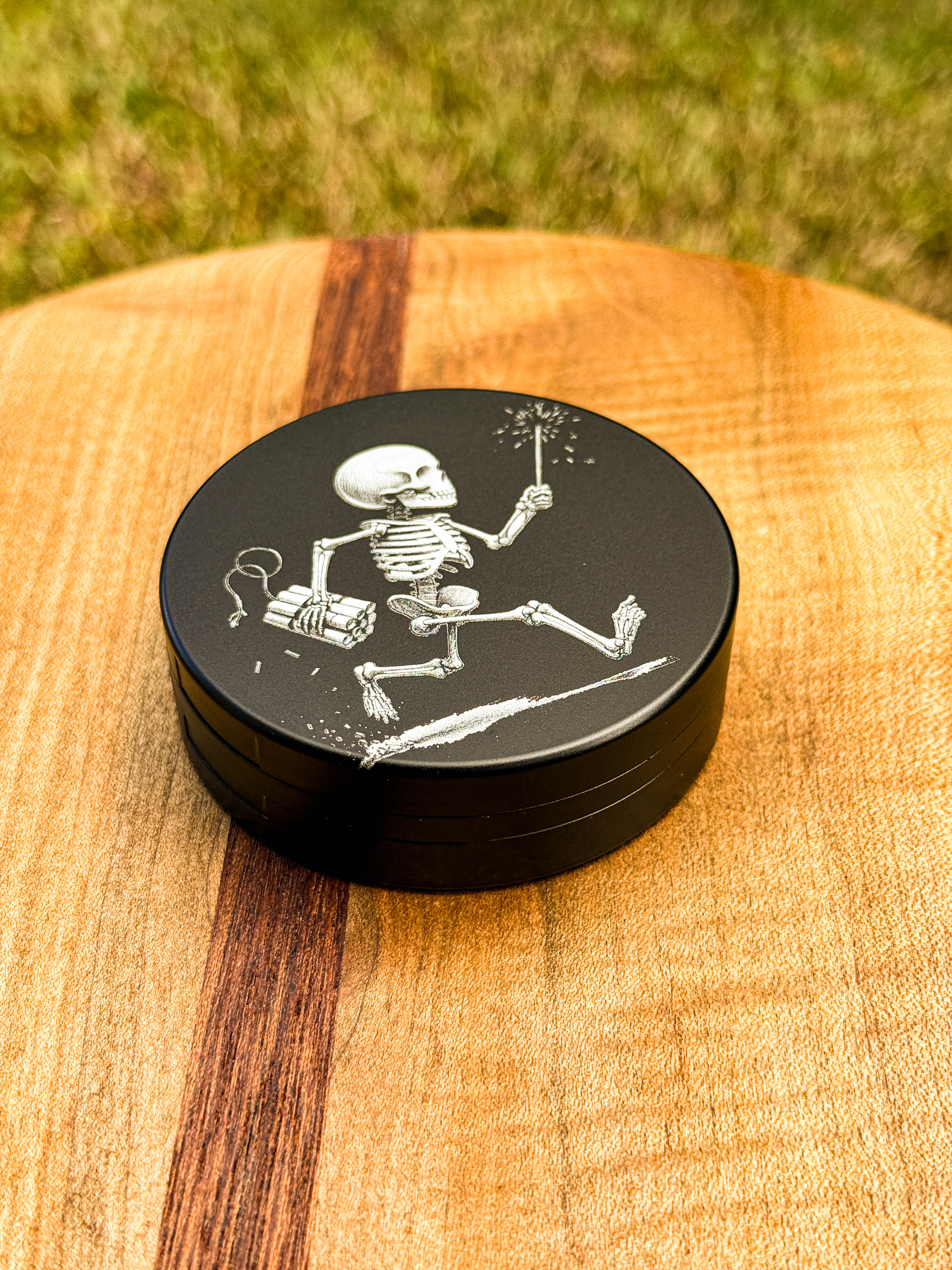 Metal Zyn Can for nicotine pouches with a skeleton carrying a sparkler and dynamite engraved design. With integrated bottle opener. 