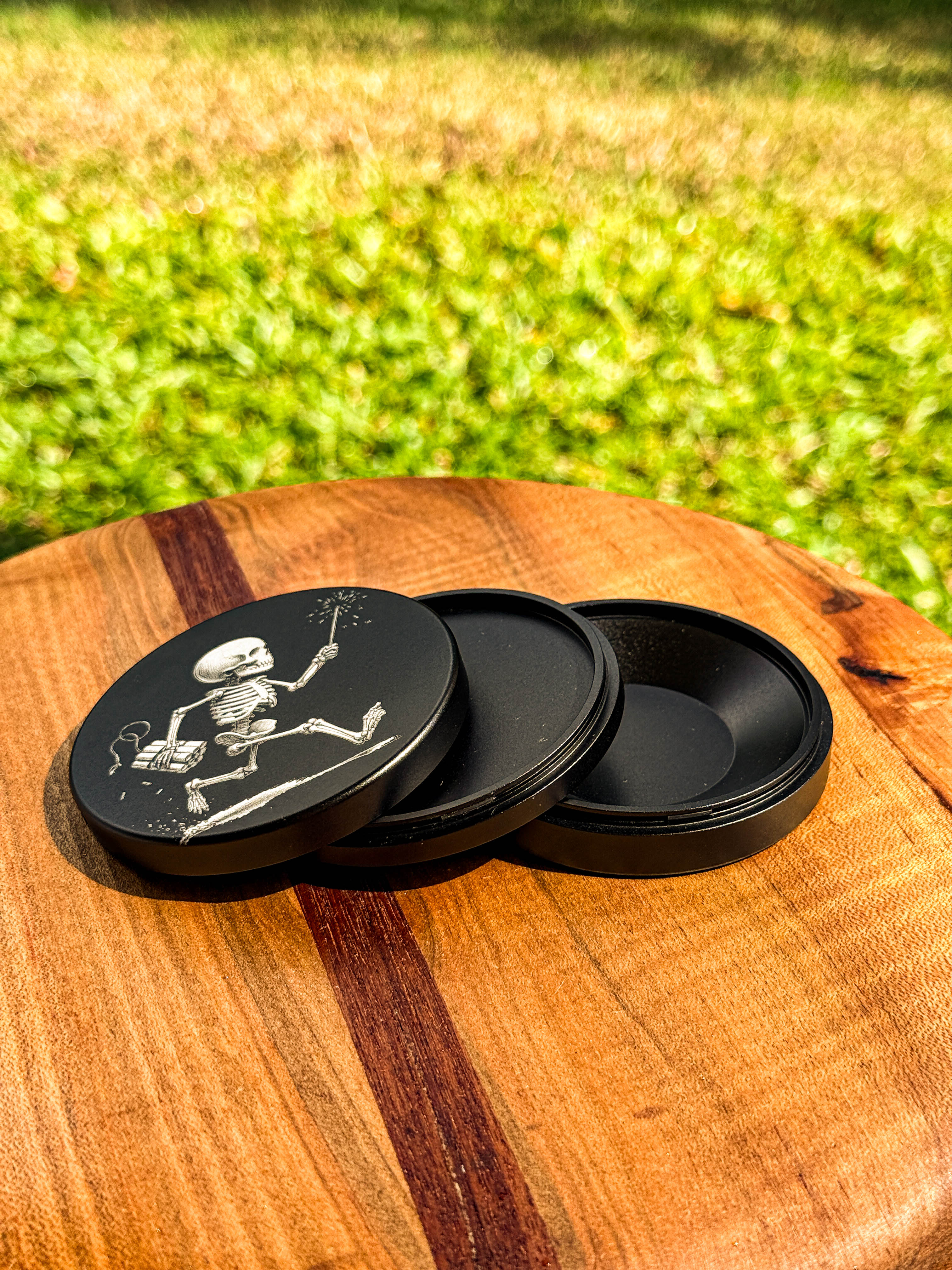 Metal Zyn Can for nicotine pouches with a skeleton carrying a sparkler and dynamite engraved design. With integrated bottle opener. 