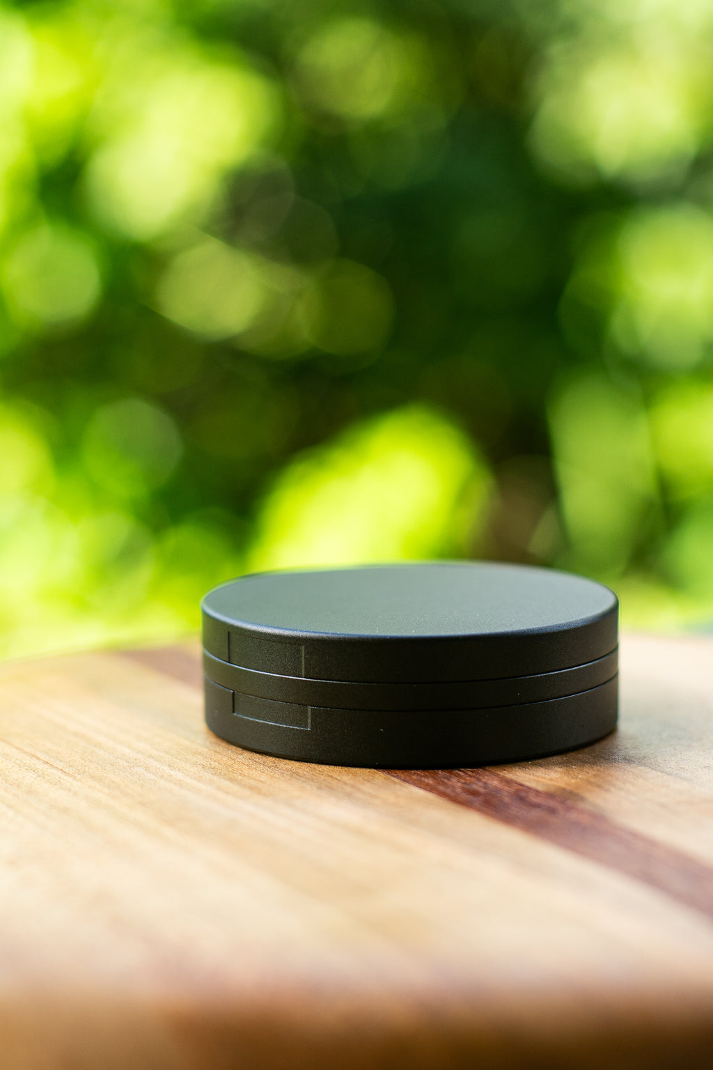 Metal Zyn Can for nicotine pouches With integrated bottle opener. 