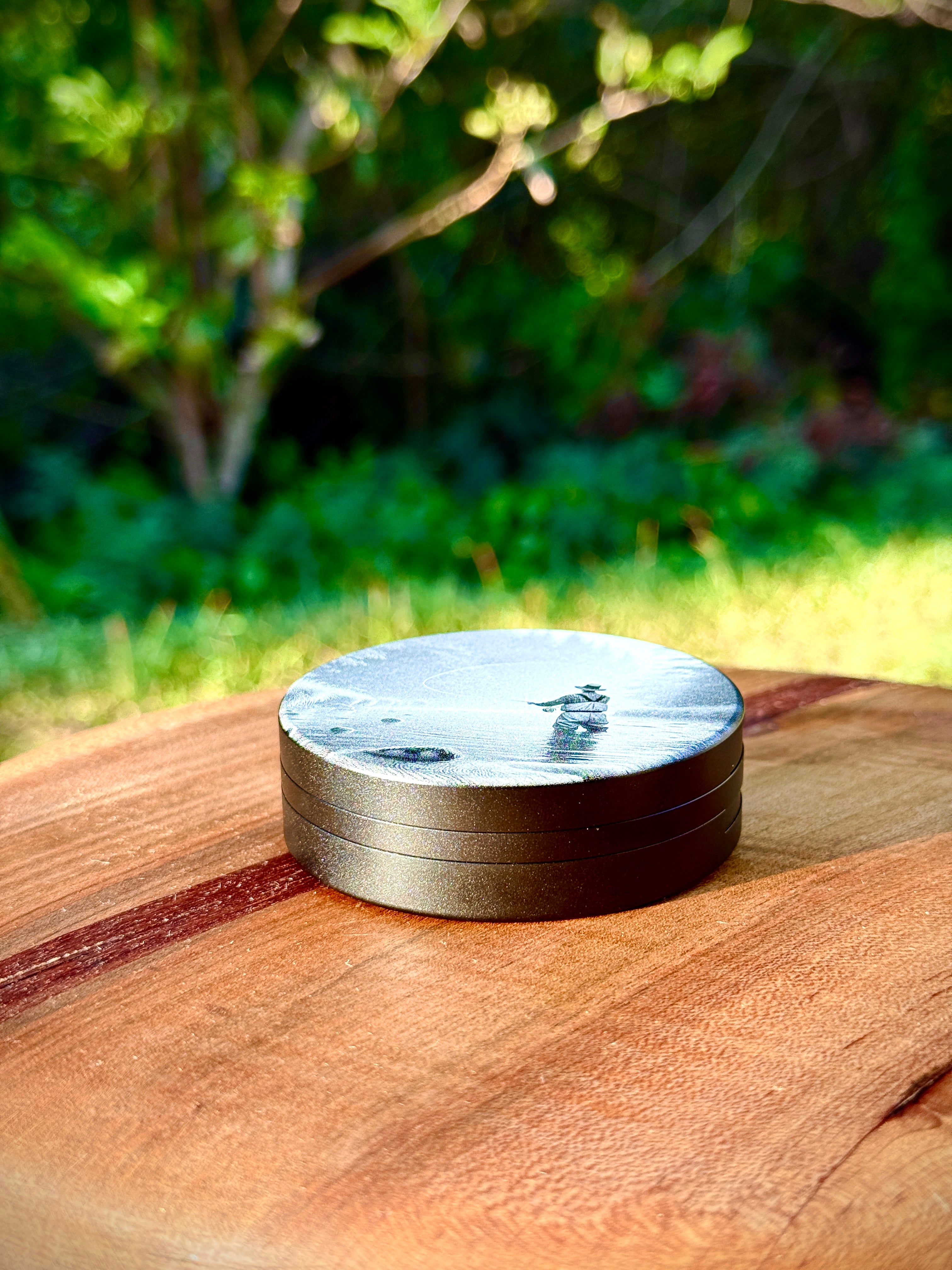 Metal Zyn Can for nicotine pouches with Fly fishing engraved design. With integrated bottle opener. 