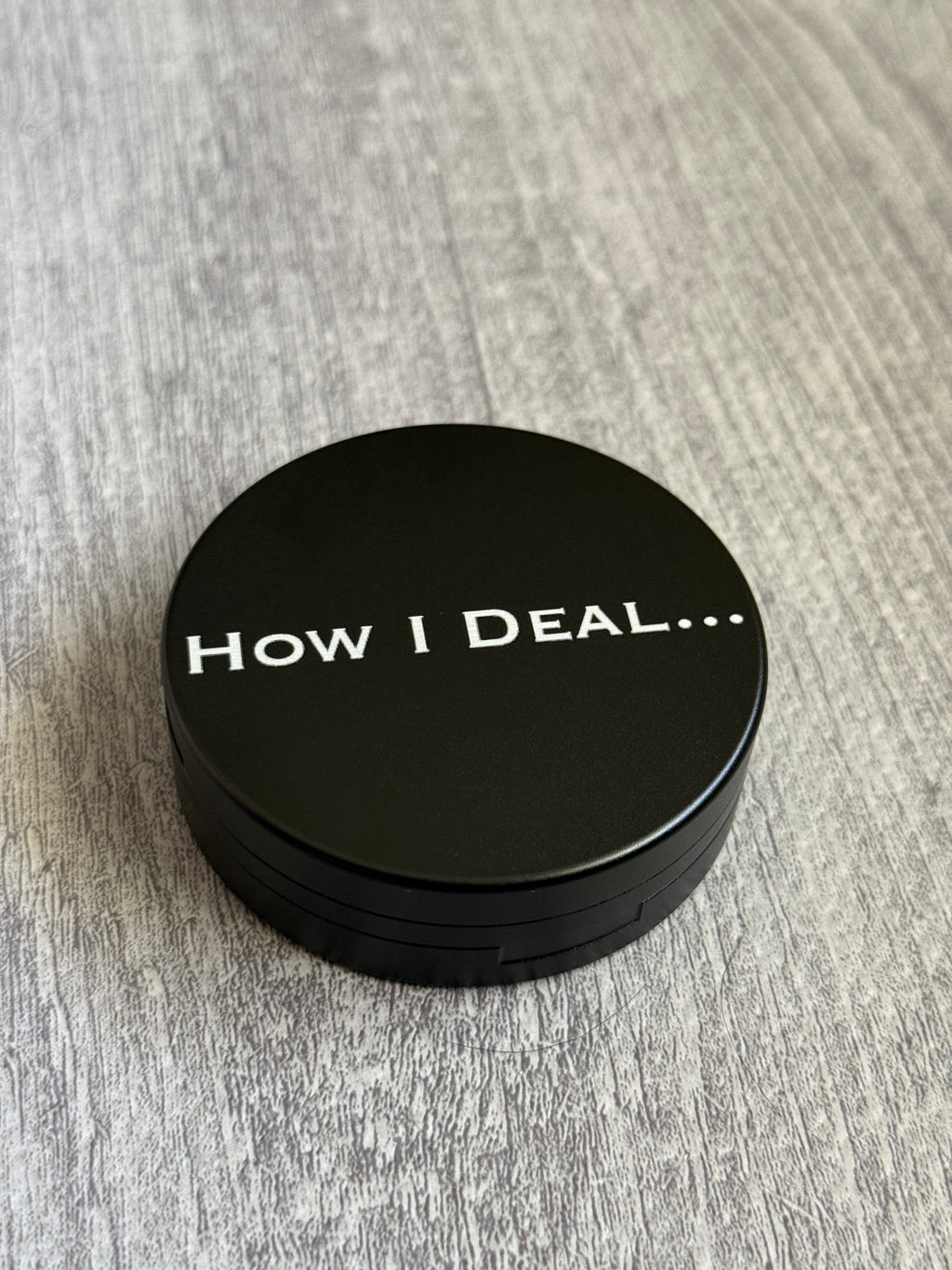 Metal Zyn Can for nicotine pouches with engraved design "How I deal... with idiots". With integrated bottle opener. 