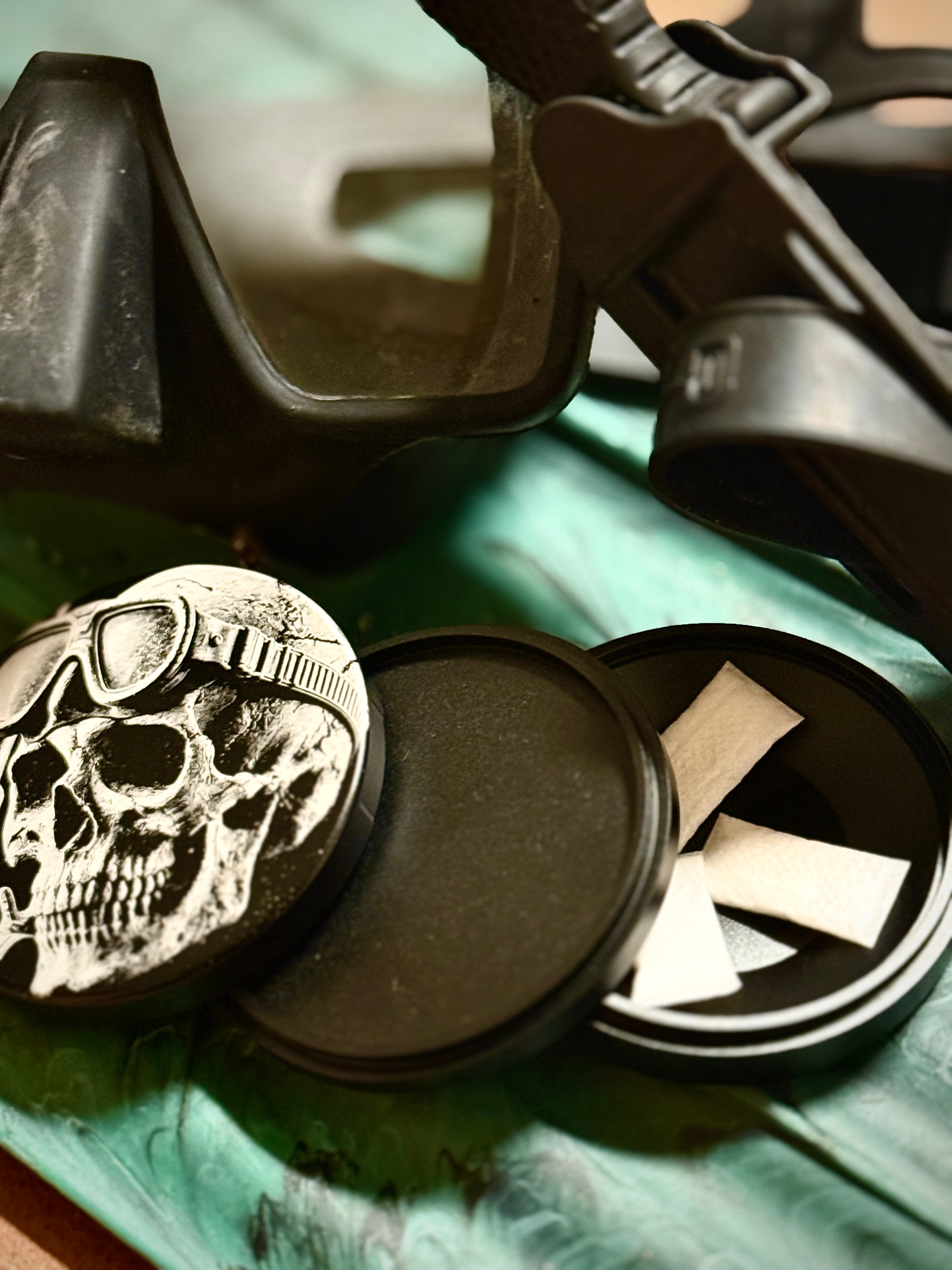 Metal Zyn Can for nicotine pouches with engraved design of skull in dive gear. With integrated bottle opener. 