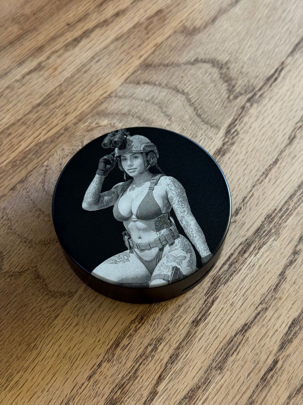 Metal Zyn Can for nicotine pouches with engraved design of "pin-up" style woman in bikini and tactical gear. With integrated bottle opener.