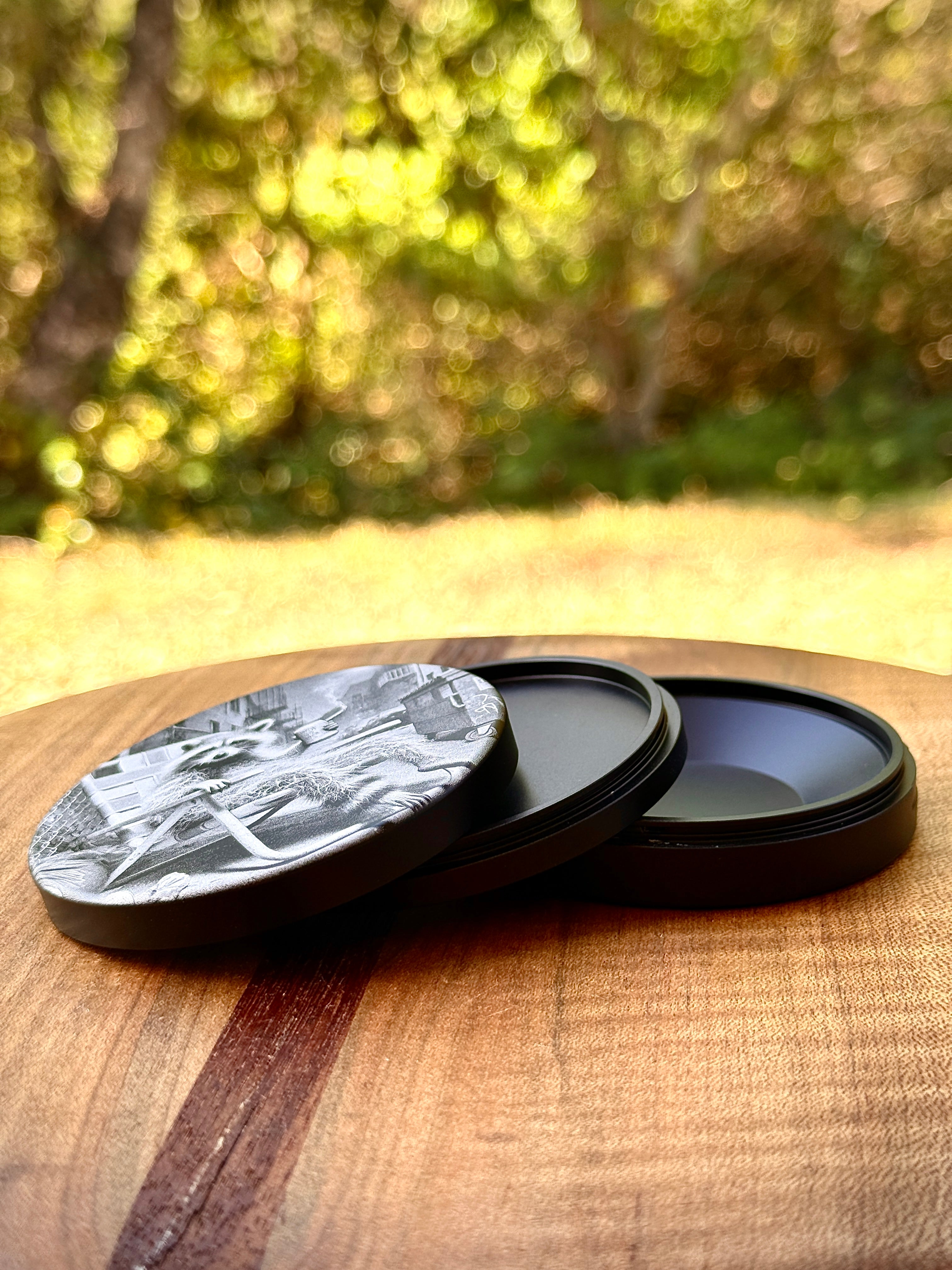 Metal Zyn Can for nicotine pouches with trashy raccoon engraved design. With integrated bottle opener. 