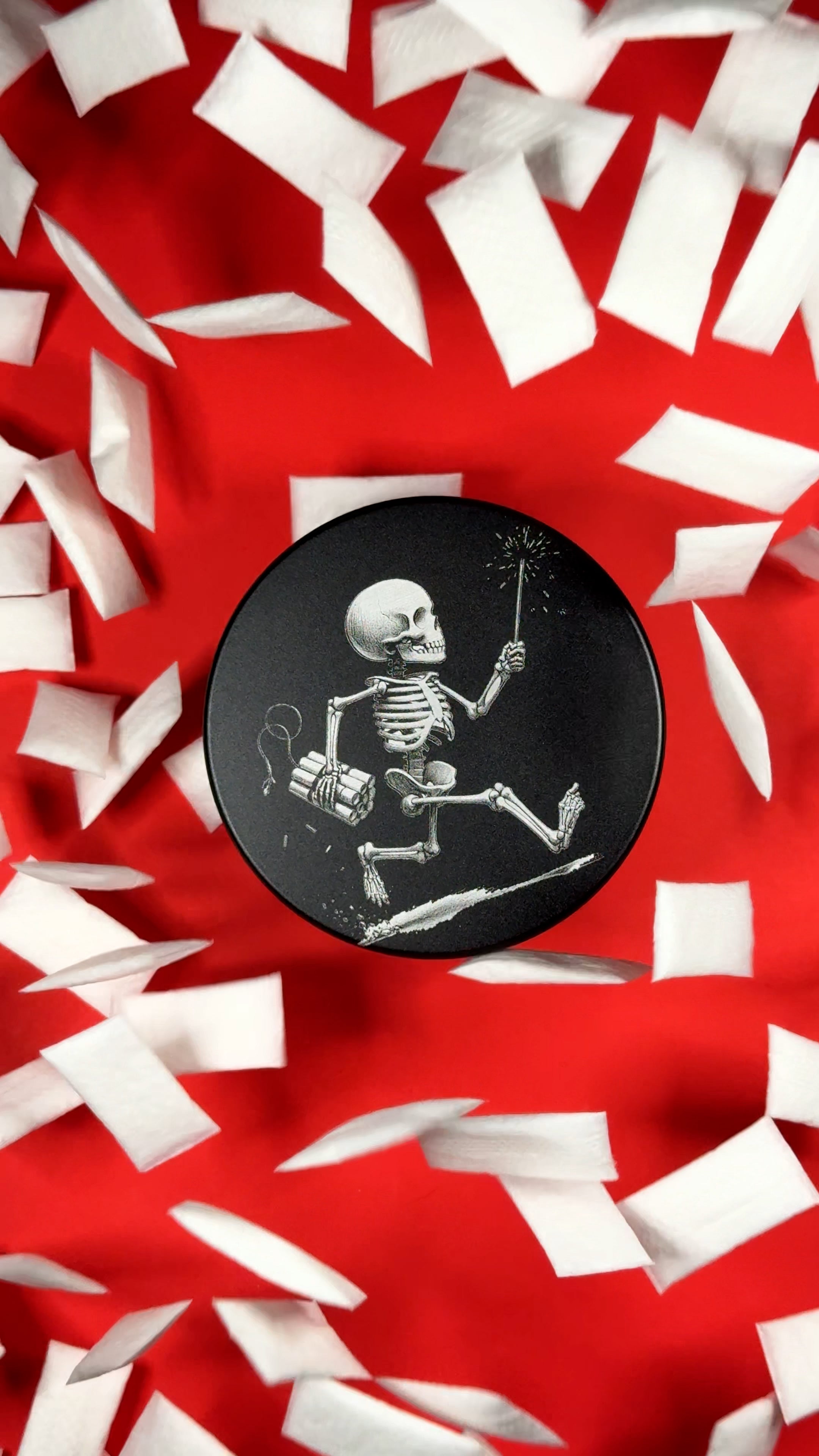 Metal Zyn Can for nicotine pouches with custom engravings. With integrated bottle opener. 